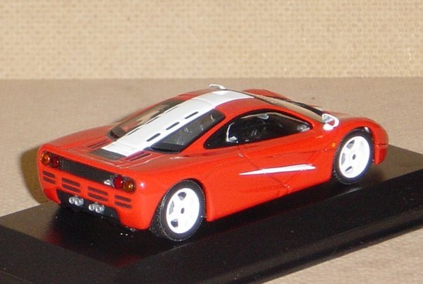 1:43 McLaren F1 Roadcar HEKORSA-Edition rot weiß limitiert auf 999 Stück Minichamps 533133441