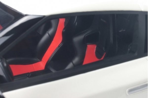 1:18 Nissan GT-R R35 Nismo 2014 weiß GT-Spirit GT094