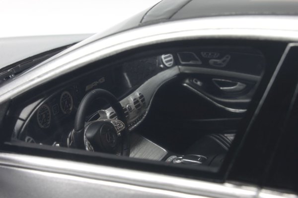 1:18 Mercedes-Benz S65 AMG S-Klasse Langversion V12 Biturbo V222 silber GT-Spirit GT067