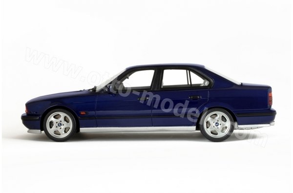 1:18 BMW M5 Limousine E34 1995 avusblau met. Otto-Models OT576