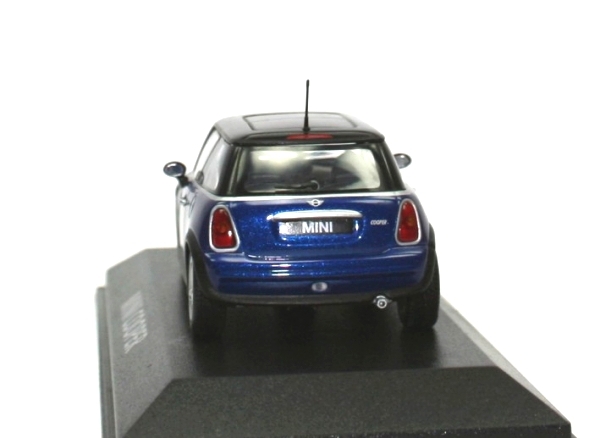 1:43 Mini Cooper R50 2001-2006 blau met. schwarz Minichamps 80420147382BL
