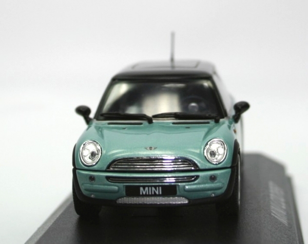 1:43 Mini Cooper R50 2001-2006 seidegrün met. schwarz Minichamps 80420147382SG