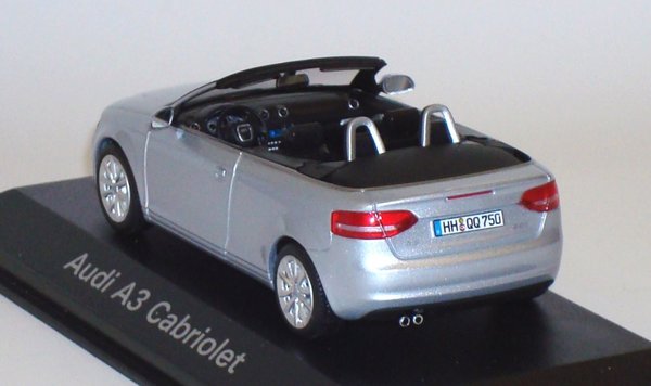 1:43 Audi A3 Cabriolet 2008 eissilber met. Minichamps 5010803323