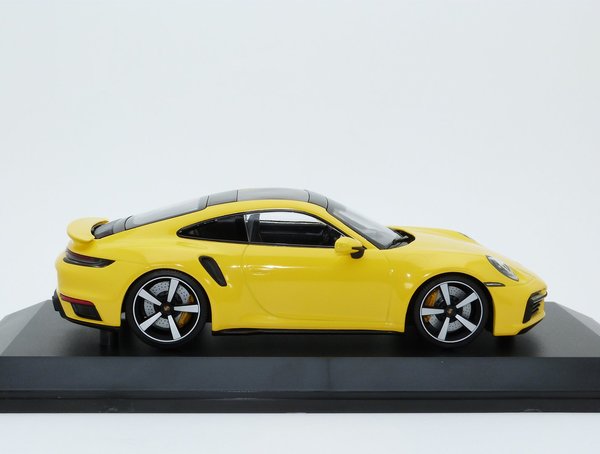 1:18 Porsche 911 Turbo S 992 2020 racinggelb Minichamps 155069071