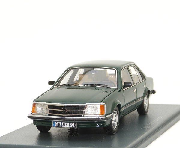 1:43 Opel Commodore C Limousine 5-türig 1977-1982 grün NEO Scale Models 43690