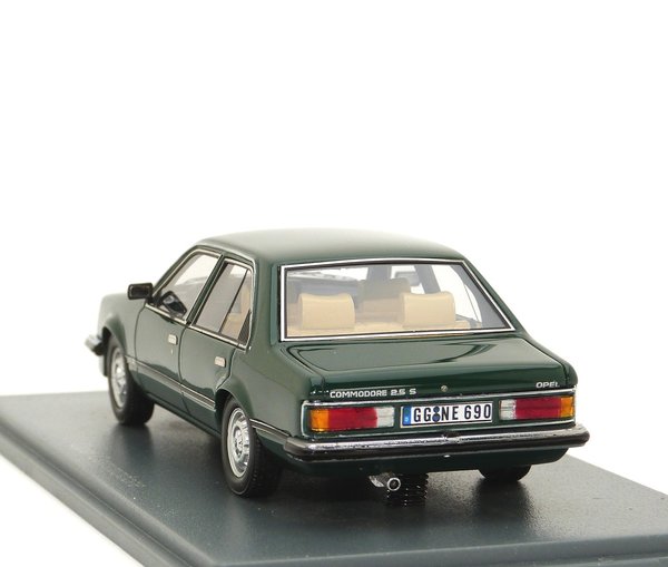 1:43 Opel Commodore C Limousine 5-türig 1977-1982 grün NEO Scale Models 43690