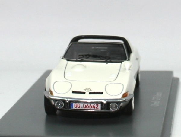 1:43 Opel GT Aero Targa 1969 perlweiß met. NEO Scale Models 43082