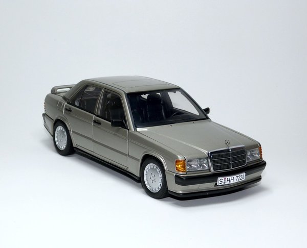 1:18 Mercedes-Benz 190E 2.3-16V W201 1984 rauchsilber met. AUTOart 76121