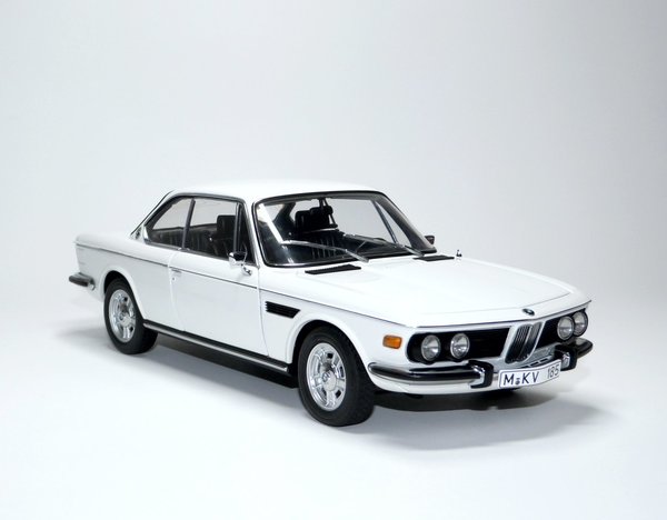 1:18 BMW 3,0 Coupé E9 1971-1975 weiß AUTOart 70671
