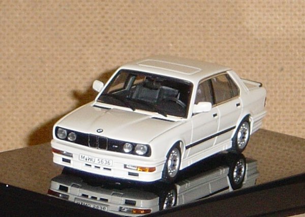 1:43 BMW M535i E28 1984-1987 alpinweiß AUTOart 55161