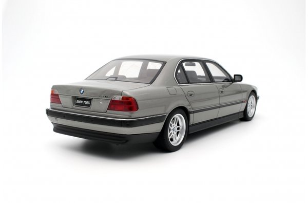 1:18 BMW 750iL V12 Langversion E38 1995 aspensilber met. Otto-Models OT952